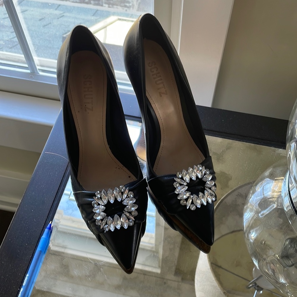 schutz pumps sz 6. Made in Brazil. EUC!